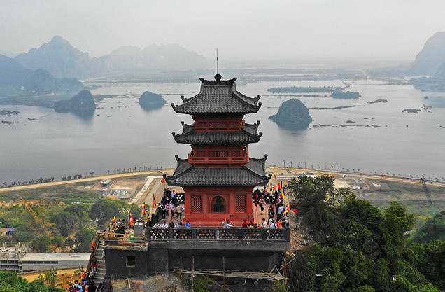 Thuê xe 16 chỗ Hà Nội đi lễ chùa 2021 