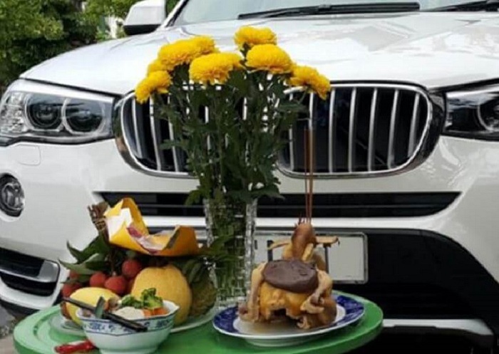 Cúng xe nên cúng hoa gì 